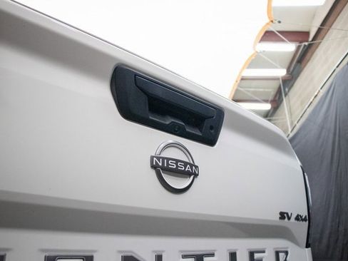 Used 2023 Nissan Frontier SV w/ SV Premium Package image 13
