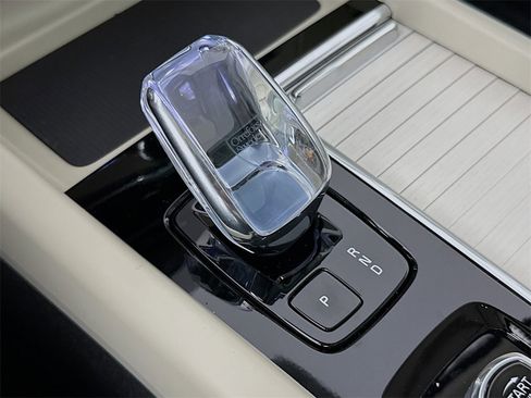 New 2026 Volvo XC60 T8 Ultra w/ Protection Package Premier image 16