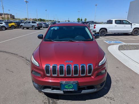 Used 2017 Jeep Cherokee Sport w/ Cold Weather Group AWD/4WD image 6