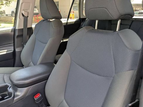 Used 2025 Toyota RAV4 LE AWD/4WD image 15