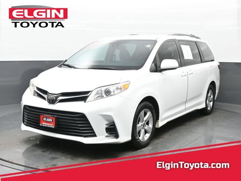 Used 2020 Toyota Sienna LE image 1