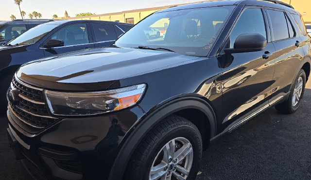 Used 2023 Ford Explorer XLT AWD/4WD image 1