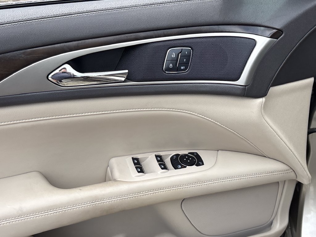Used 2017 Lincoln MKZ Reserve FWD image 17