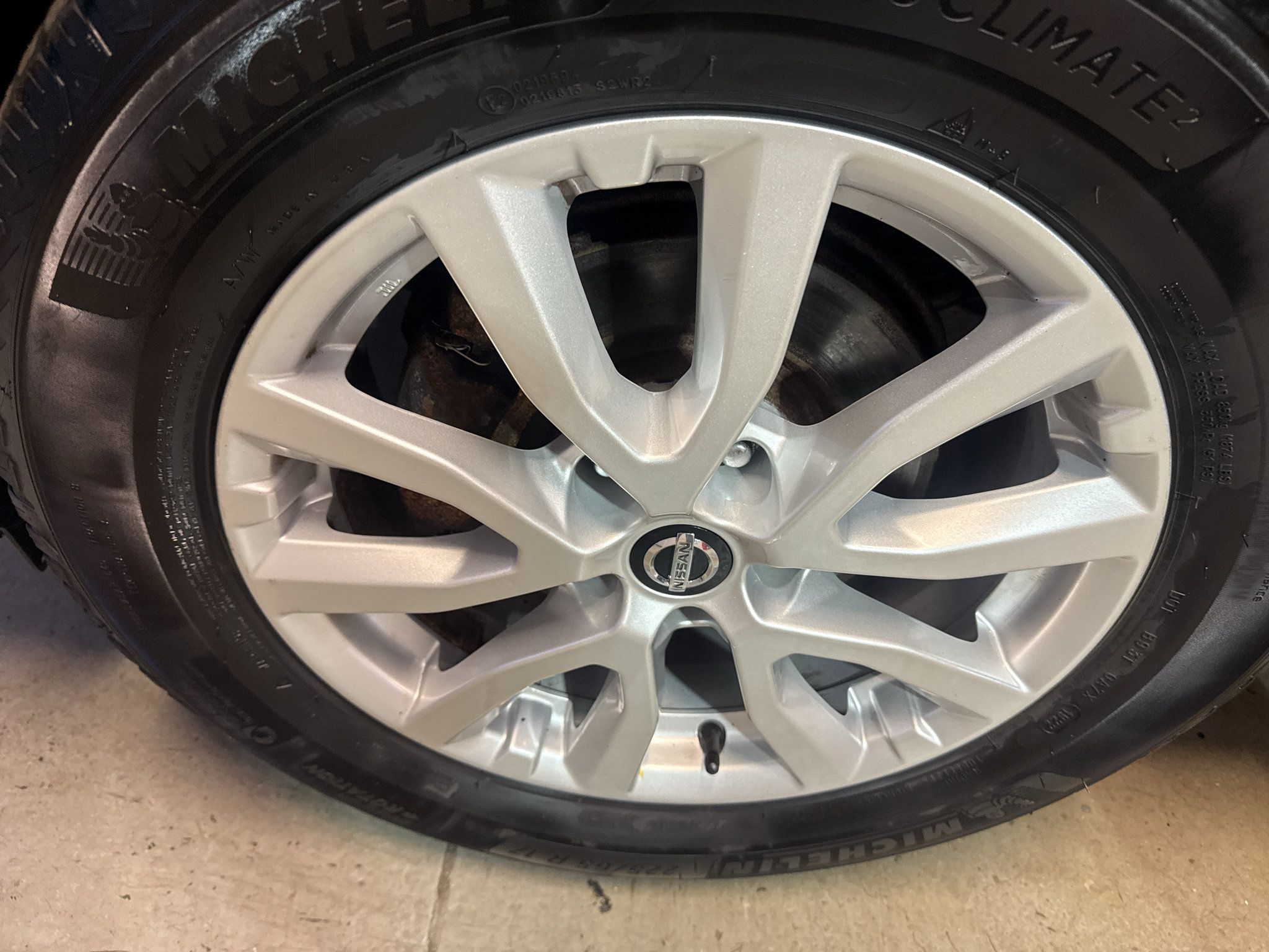 Used 2017 Nissan Rogue SV AWD/4WD image 29
