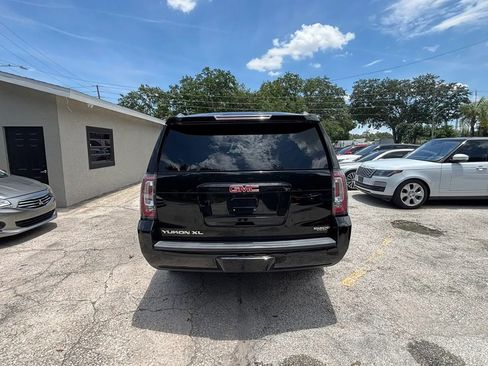 Used 2017 GMC Yukon XL SLT w/ Premium Edition RWD image 4