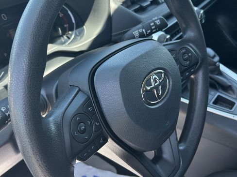 Used 2025 Toyota RAV4 XLE AWD/4WD image 16