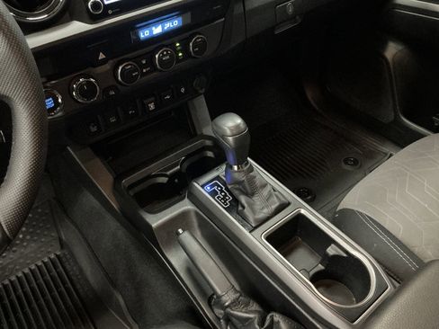 Used 2021 Toyota Tacoma TRD Off-Road w/ Technology Package AWD/4WD image 16