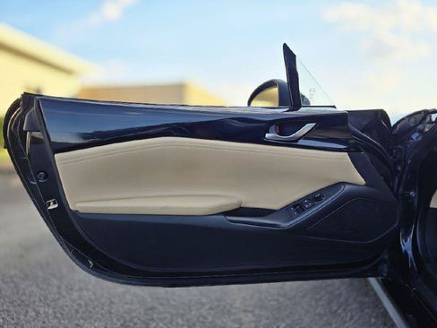 Used 2016 MAZDA MX-5 Miata Grand Touring RWD image 21