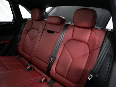 Certified 2025 Porsche Macan image 31