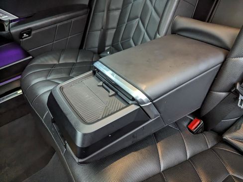 Used 2023 BMW 760i xDrive image 43