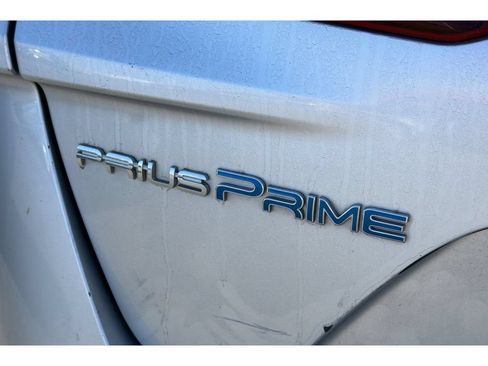 Used 2017 Toyota Prius Prime Premium w/ Preferred Accessory Package FWD image 7
