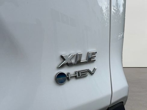 Used 2025 Toyota RAV4 XLE AWD/4WD image 31