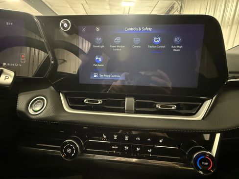 Used 2025 Chevrolet Equinox LT image 30