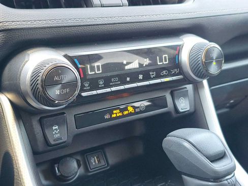 Certified 2025 Toyota RAV4 XLE FWD image 33