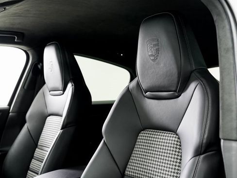 Used 2025 Porsche Cayenne GTS image 10