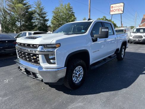 Used 2021 Chevrolet Silverado 2500 LT w/ Convenience Package AWD/4WD image 3