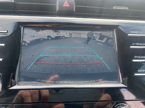 Used 2019 Toyota Camry SE image 17