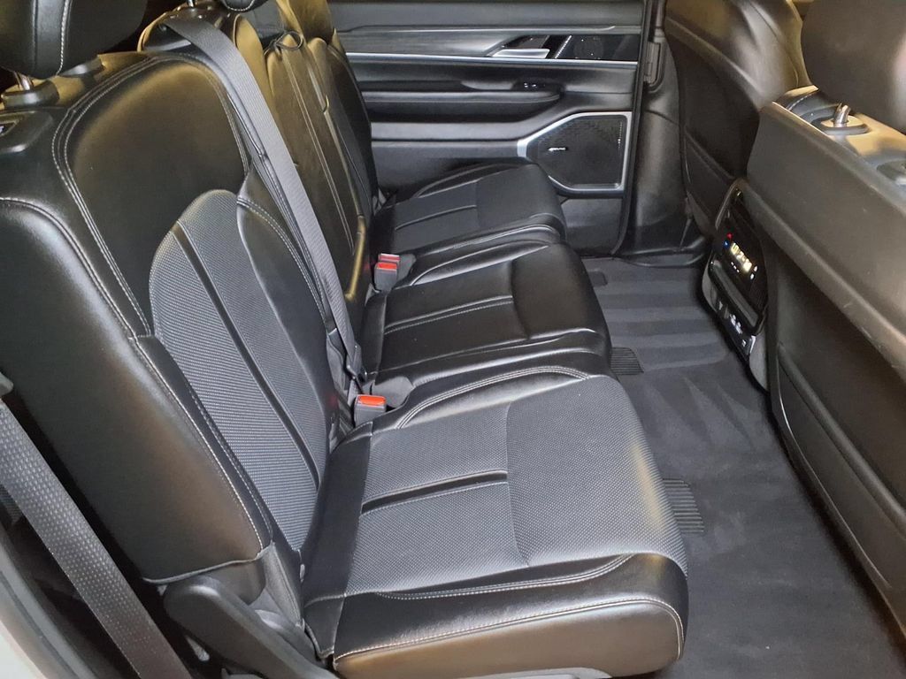 Used 2024 Jeep Wagoneer Series II w/ Flexible Seating Group RWD image 19