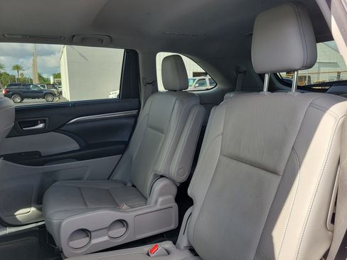 Used 2018 Toyota Highlander Limited AWD/4WD image 11