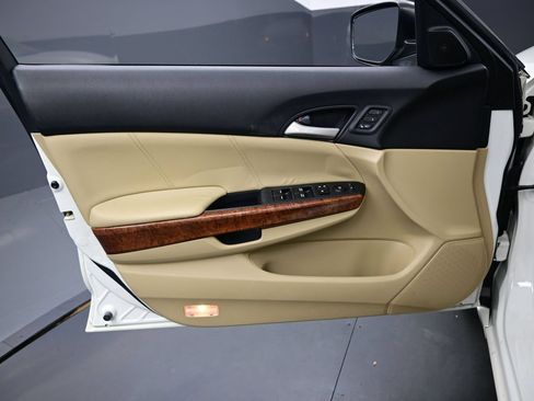 Used 2011 Honda Accord EX-L image 9