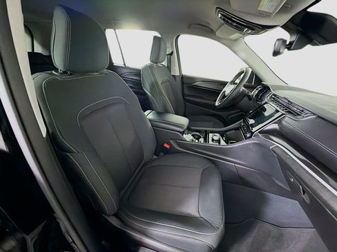 Used 2023 Jeep Grand Cherokee Laredo RWD image 29