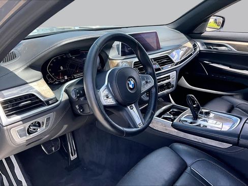 Used 2020 BMW 750i xDrive w/ Executive Package AWD/4WD image 16