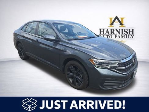 Used 2022 Volkswagen Jetta SE w/ Panoramic Sunroof Package FWD image 1