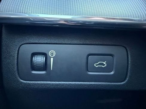 Used 2016 Volvo XC90 T6 R-Design w/ Vision Package image 13