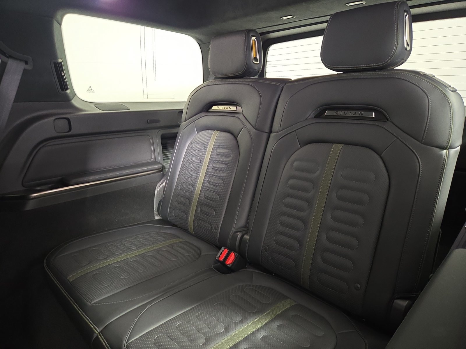 Used 2025 Rivian R1S Adventure Dual AWD/4WD image 22