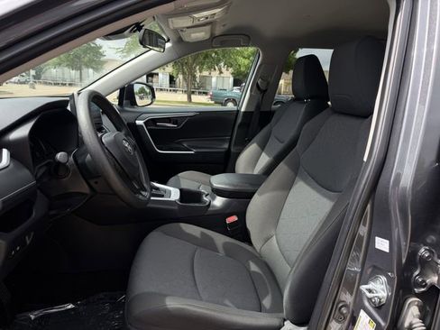 Used 2025 Toyota RAV4 XLE FWD image 24