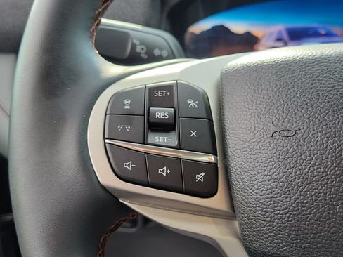 Used 2025 Ford Explorer Active RWD image 18