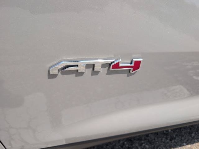 New 2026 GMC Acadia AT4 w/ Luxury Package AWD/4WD image 3