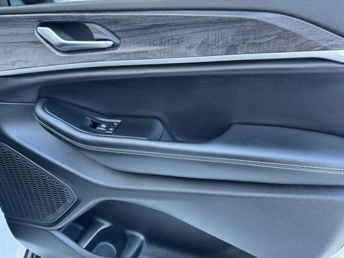 Used 2023 Jeep Grand Cherokee Limited image 13