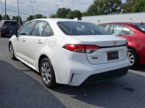 Used 2025 Toyota Corolla LE FWD image 3