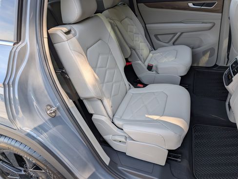 Used 2025 Volkswagen Atlas SE w/ Panoramic Sunroof Package image 21