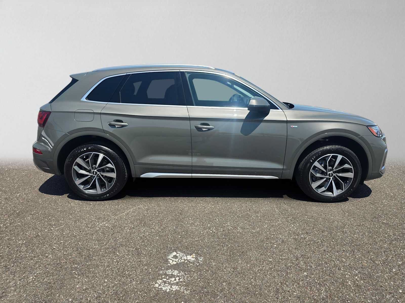 Used 2024 Audi Q5 2.0T Premium Plus AWD/4WD image 2