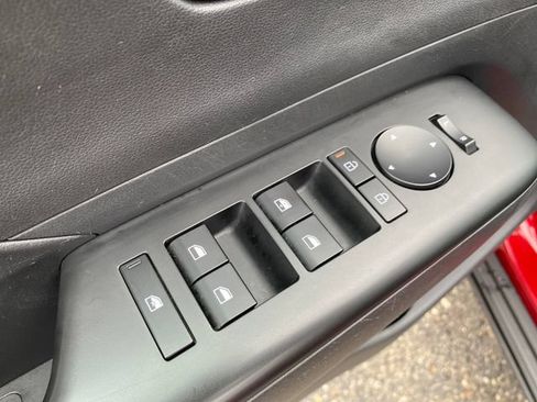 Used 2025 Hyundai Kona SEL FWD image 17