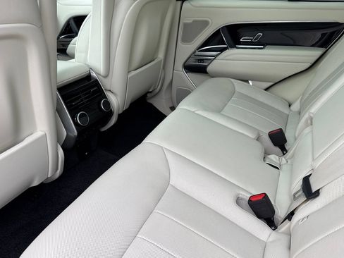Certified 2025 Land Rover Range Rover SE AWD/4WD image 12