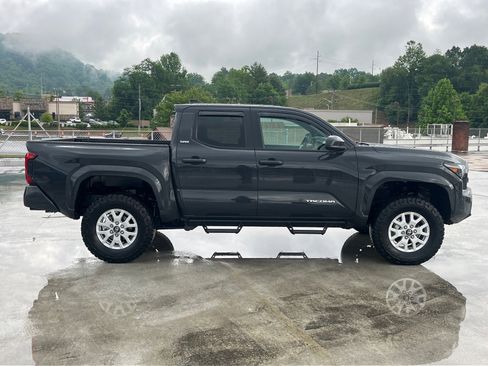 Used 2024 Toyota Tacoma SR5 AWD/4WD image 2