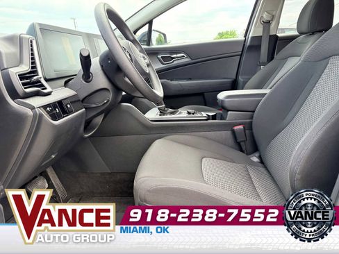 Used 2025 Kia Sportage LX AWD/4WD image 11