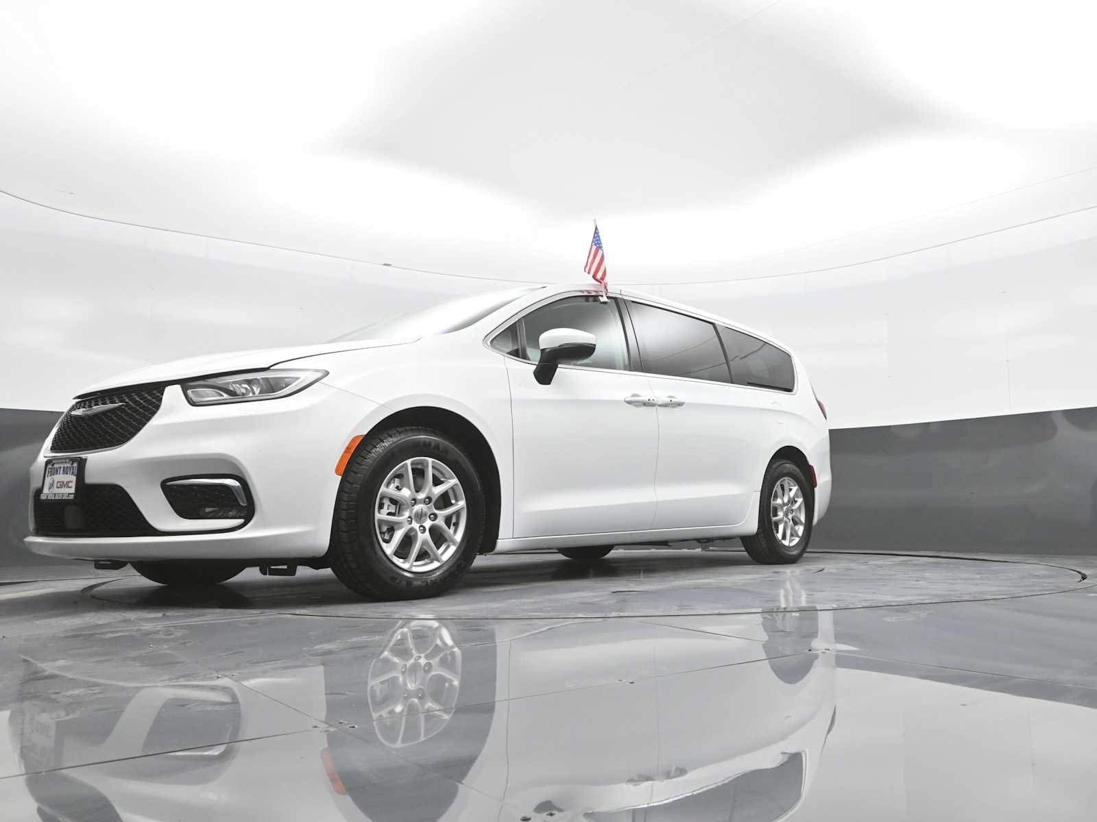 Used 2023 Chrysler Pacifica Touring-L FWD image 35