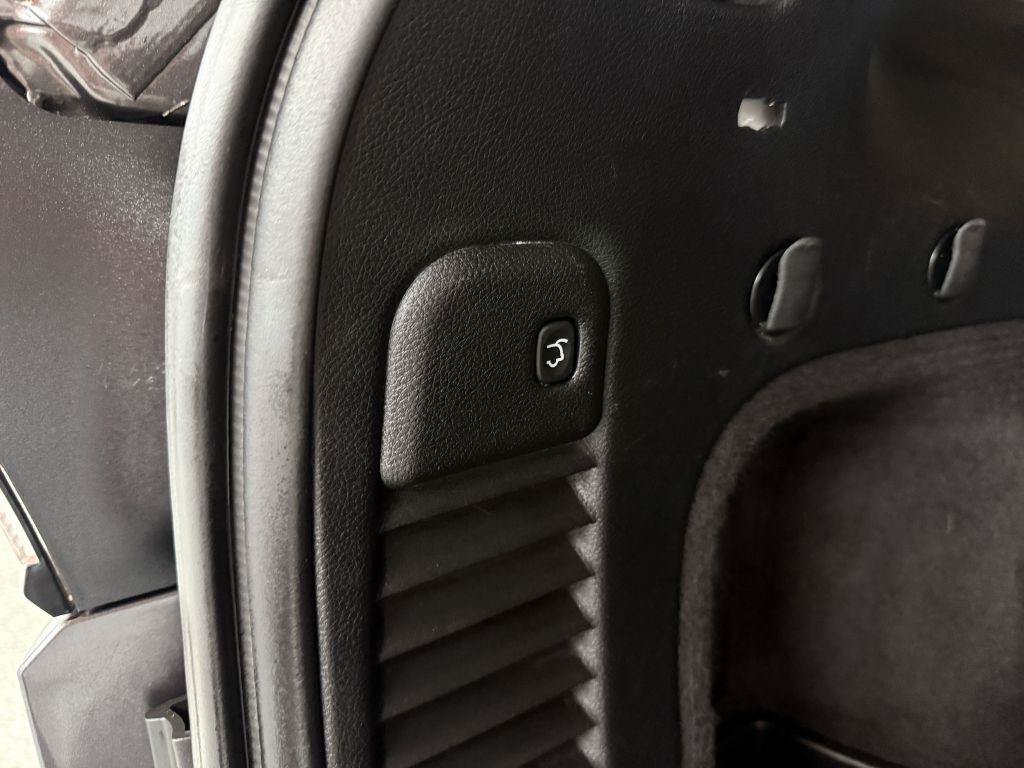 Used 2015 Jeep Grand Cherokee SRT AWD/4WD image 32