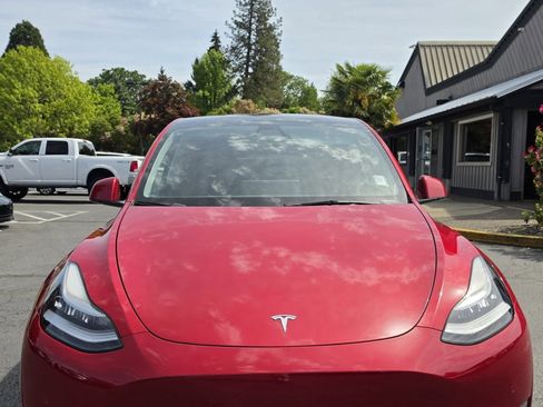 Used 2021 Tesla Model Y Long Range AWD/4WD image 6