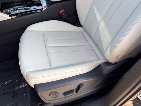 Used 2025 Audi Q5 Premium Plus w/ Premium Plus image 24