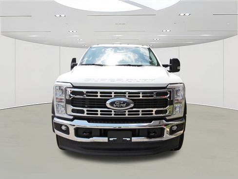 New 2025 Ford F550 4x4 Supercab Super Duty image 2