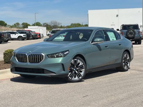 New 2026 BMW 530i w/ Premium Package image 2