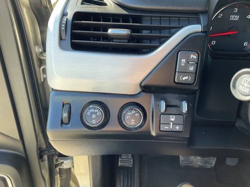 Used 2015 GMC Yukon XL SLT w/ Open Road Package AWD/4WD image 20