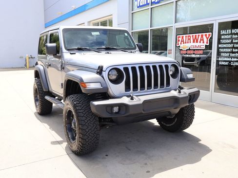 Used 2018 Jeep Wrangler Sport AWD/4WD image 2