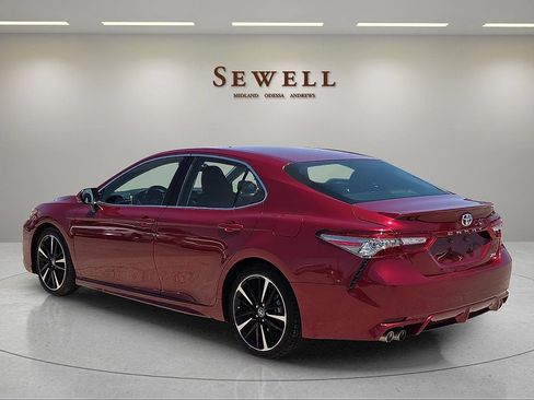 Used 2018 Toyota Camry XSE FWD image 3