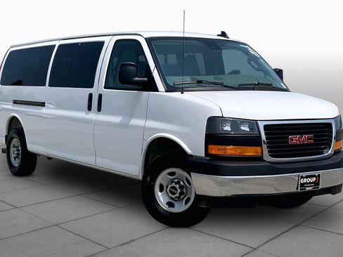Certified 2025 GMC Savana 3500 LT w/ LT Preferred Equipment Group RWD image 3